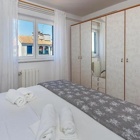 Stunning Apartment In Pula With Kitchen Exterior photo