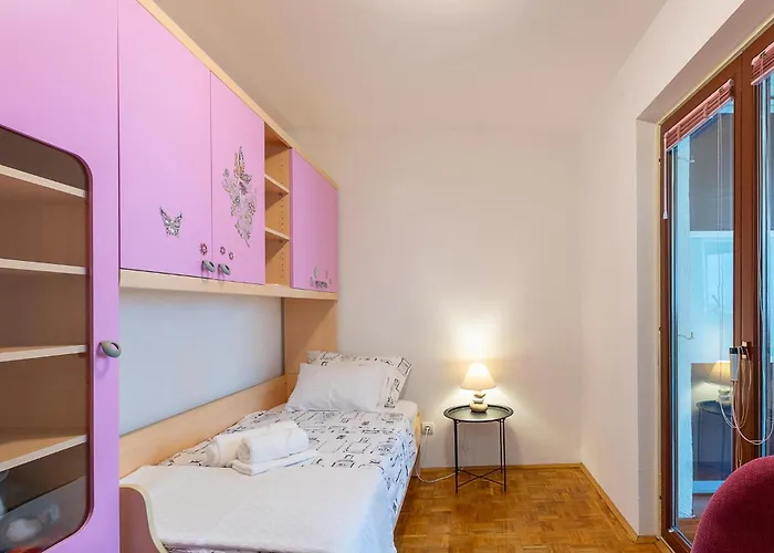 Stunning Apartment In Pula With Kitchen