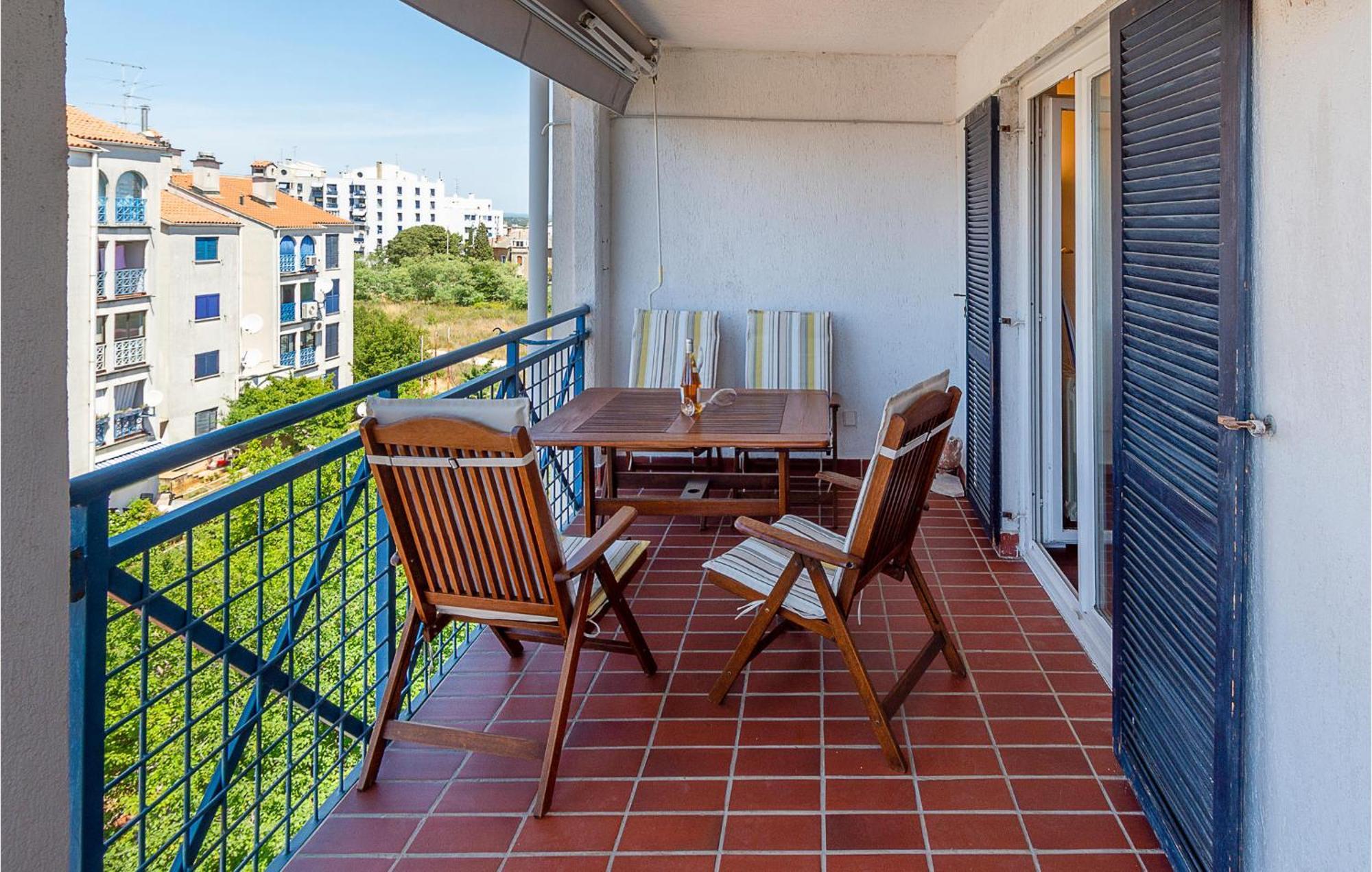 Stunning In With Kitchen Apartman *