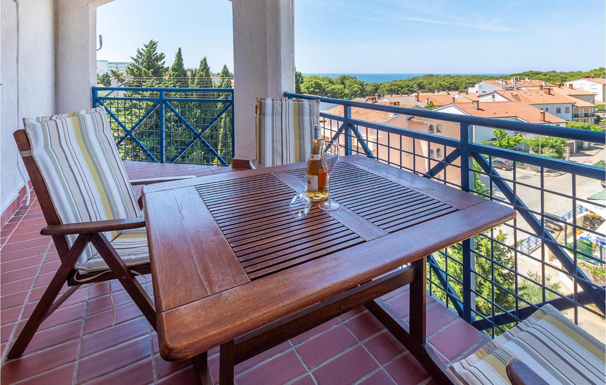 Stunning In With Kitchen Apartman